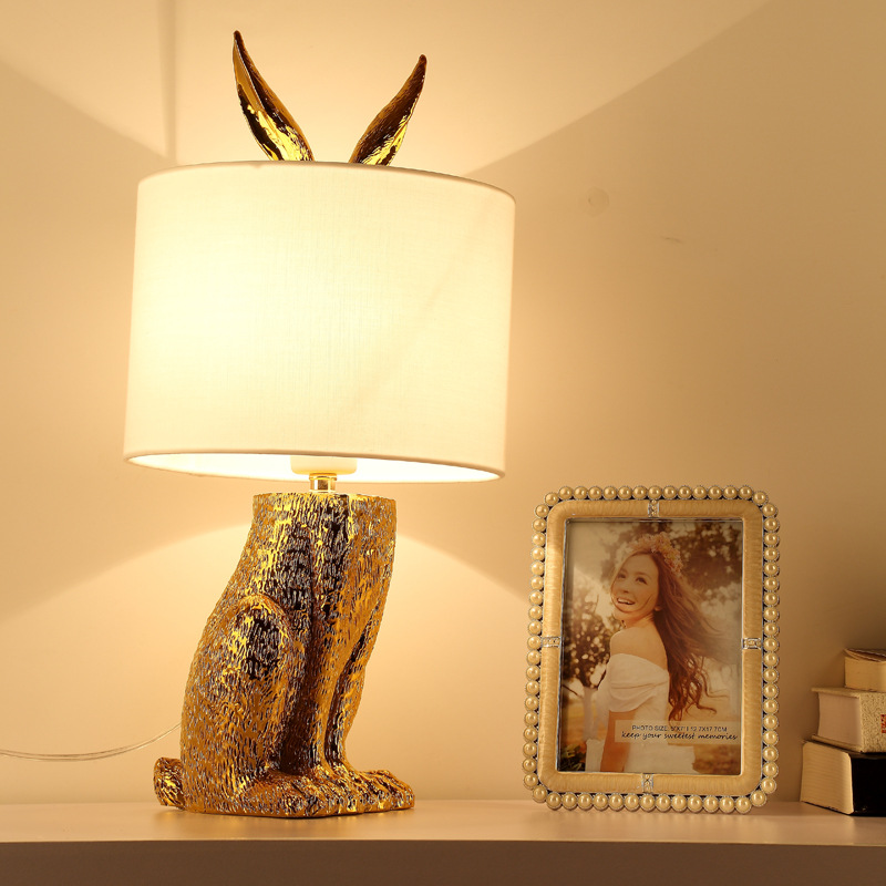 Resin Art On Floor - Kreatywna lampka biurkowa w kształcie królika