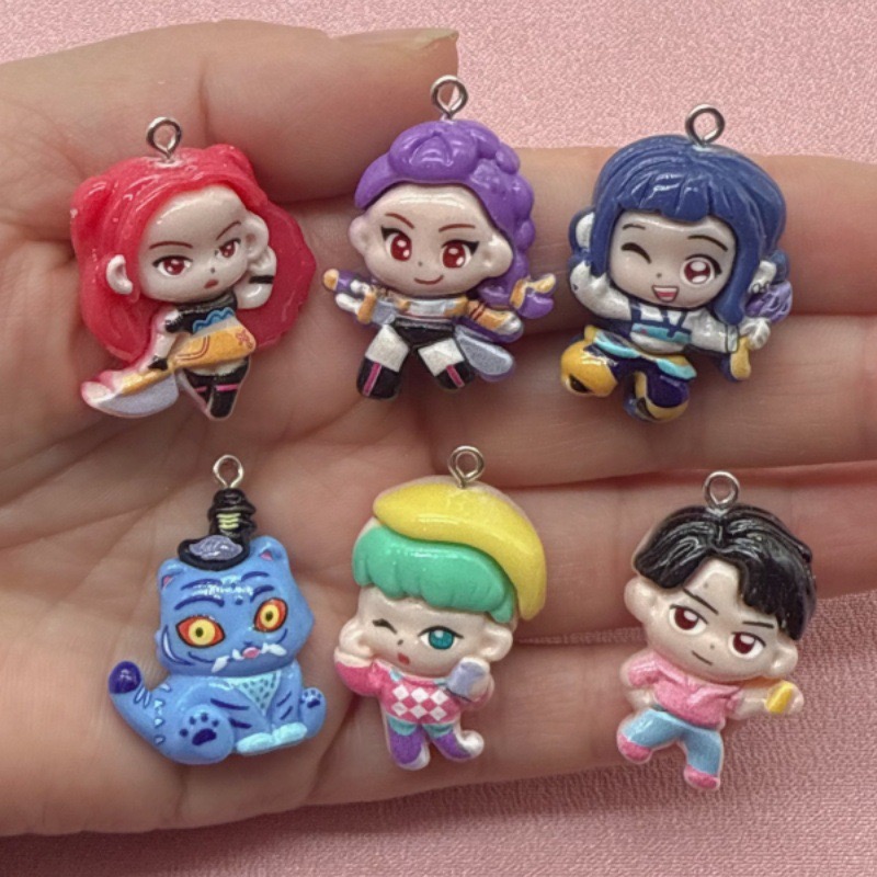 Resin Art Handmade - 10 szt. żywicznych zawieszek z motywami